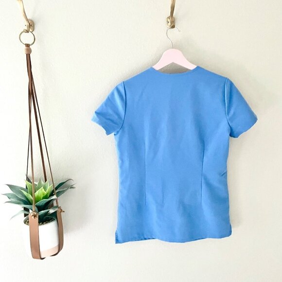 FIG Clothing Casma Three-Pocket Scrub Top in Ceil Blue Size XXS - Picture 5 of 7